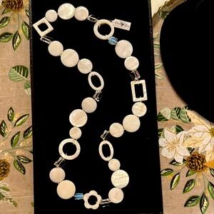 Elegant Mother of Pearl and clear beads necklace